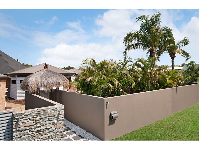 1 Sundowner Court, Mermaid Waters QLD 4218