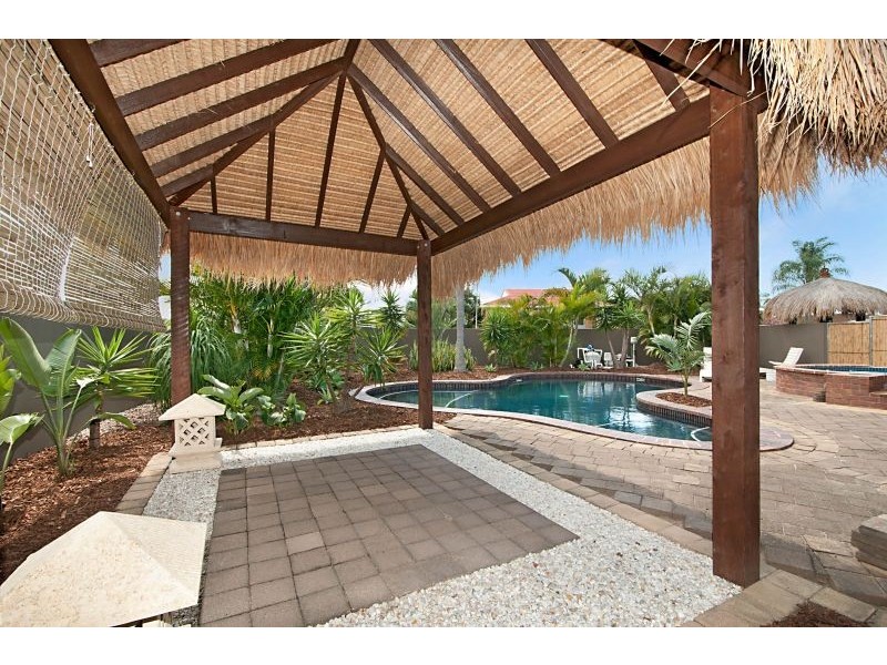 1 Sundowner Court, Mermaid Waters QLD 4218