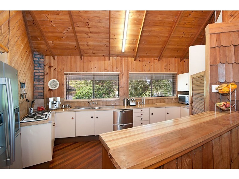 1 Sundowner Court, Mermaid Waters QLD 4218