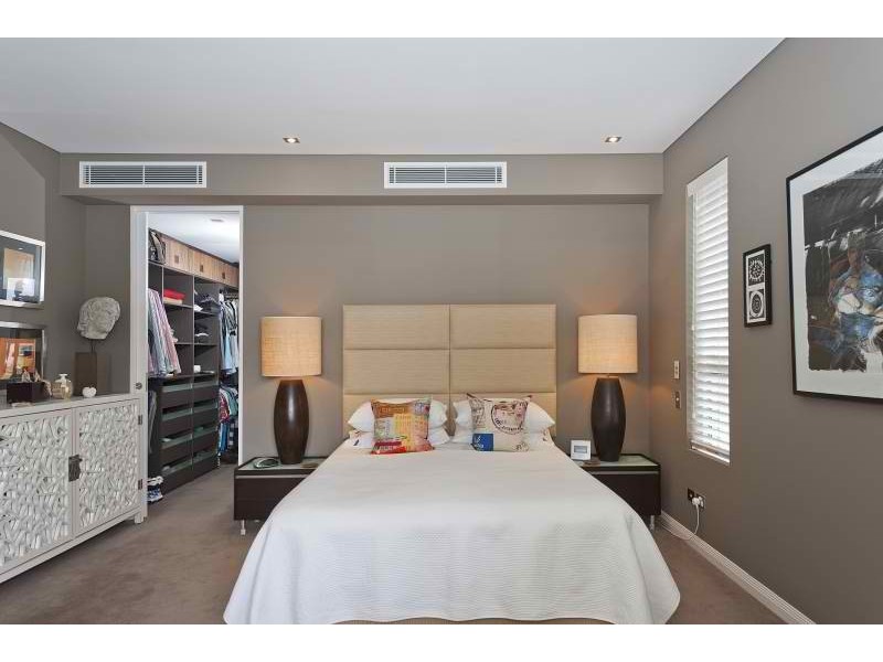 302/ 200 The Esplanade, Burleigh Heads QLD 4220