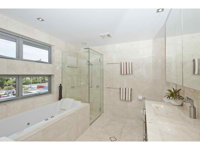 302/ 200 The Esplanade, Burleigh Heads QLD 4220