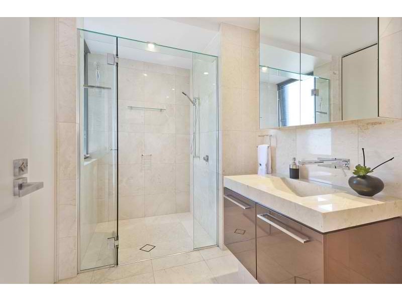 302/ 200 The Esplanade, Burleigh Heads QLD 4220