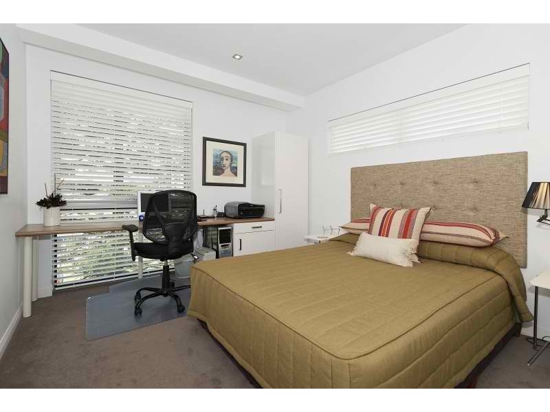 302/ 200 The Esplanade, Burleigh Heads QLD 4220