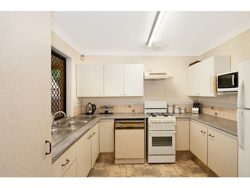 32 Dawn Parade, Miami QLD 4220