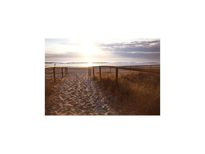 32 Dawn Parade, Miami QLD 4220