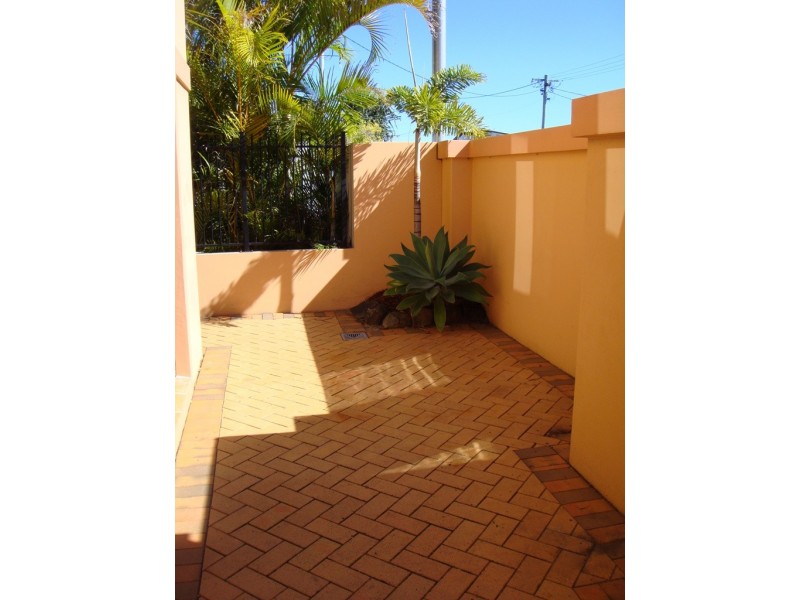 2/ 12 Lavarack Road, Mermaid Beach QLD 4218