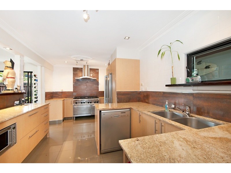 52 Alec Avenue, Mermaid Waters QLD 4218