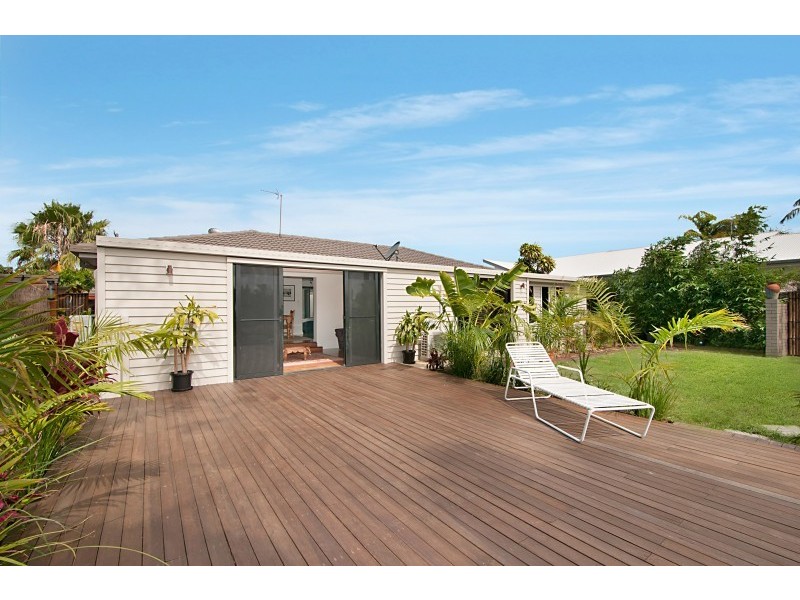 52 Alec Avenue, Mermaid Waters QLD 4218