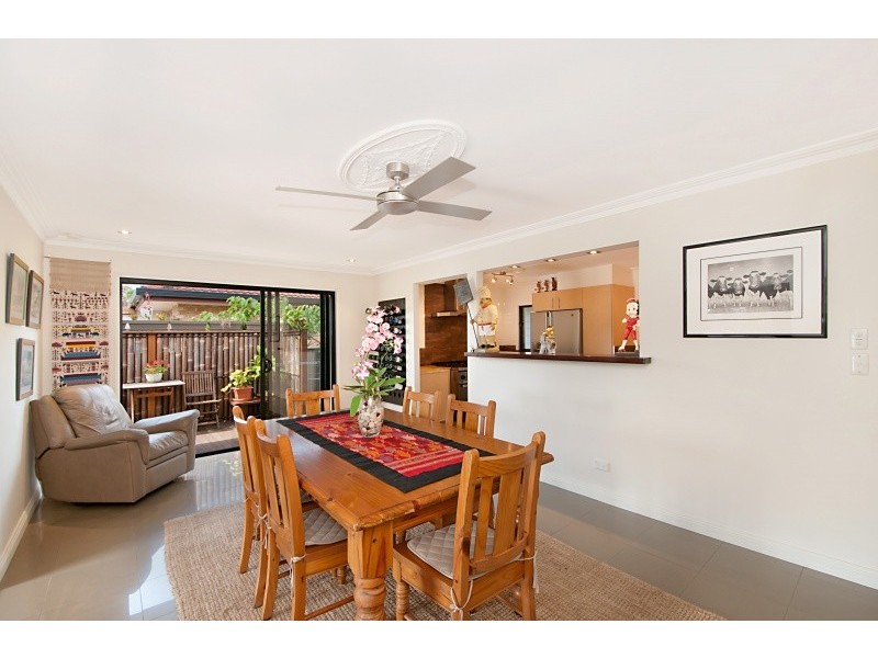 52 Alec Avenue, Mermaid Waters QLD 4218