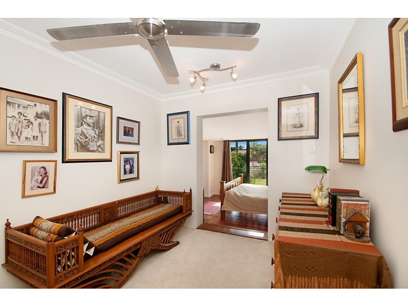 52 Alec Avenue, Mermaid Waters QLD 4218
