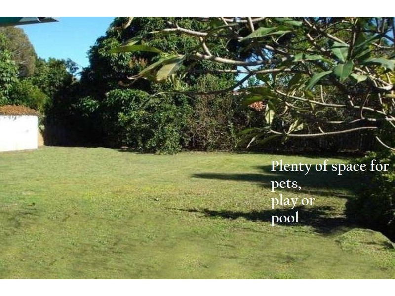 20 Alec Avenue, Mermaid Waters QLD 4218