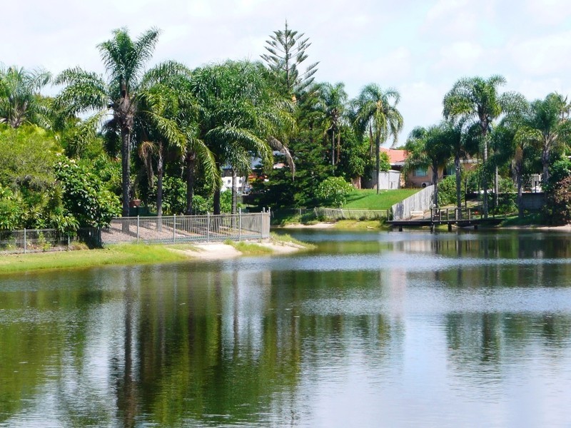 42 Alec Avenue, Mermaid Waters QLD 4218