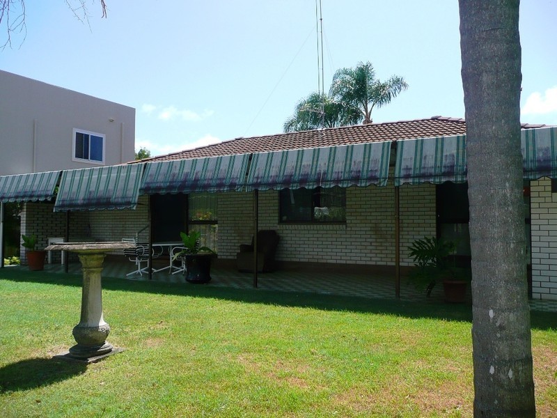 42 Alec Avenue, Mermaid Waters QLD 4218