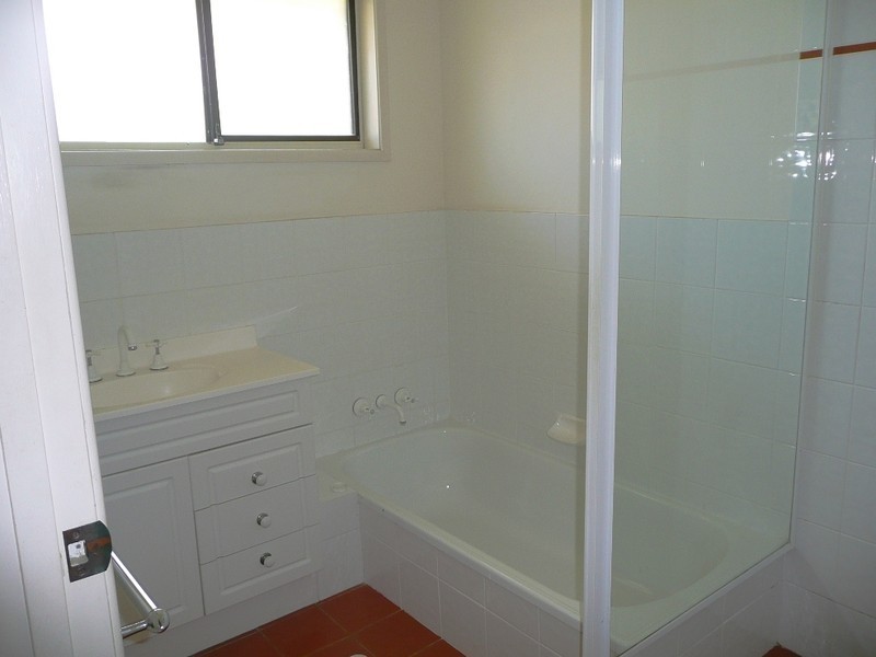 42 Alec Avenue, Mermaid Waters QLD 4218