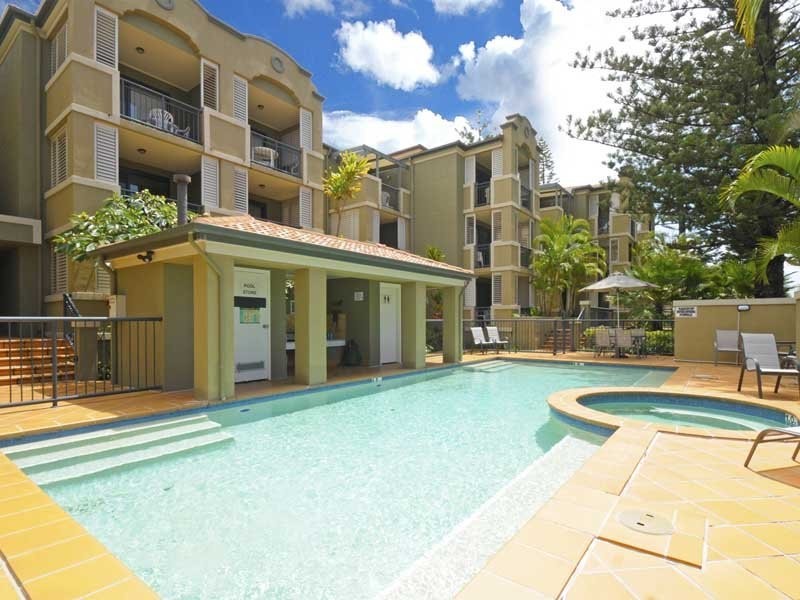 38 Petrel Avenue, Mermaid Beach QLD 4218