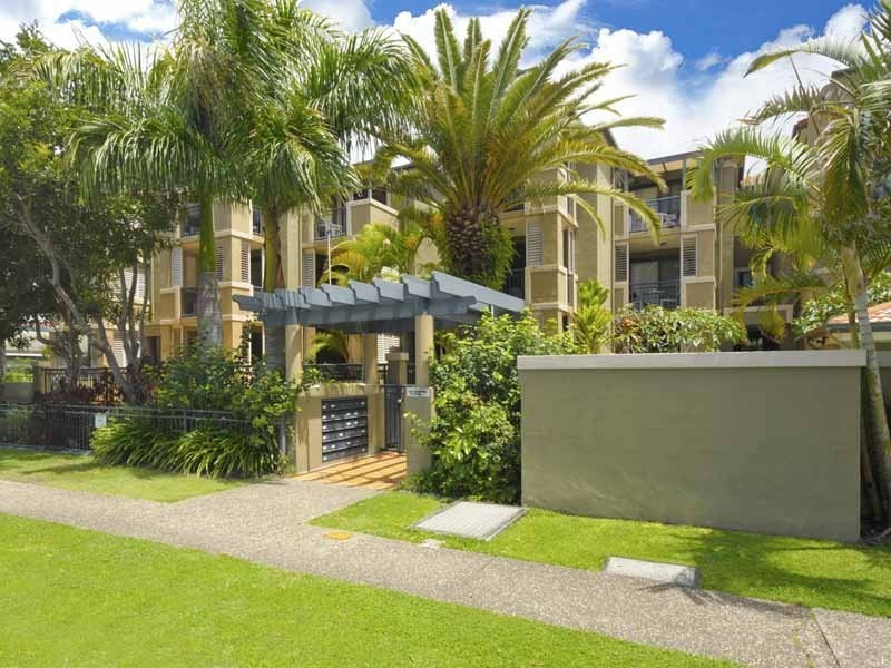 38 Petrel Avenue, Mermaid Beach QLD 4218