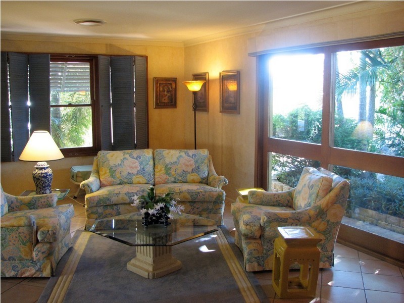 59 Oceanic Drive, Mermaid Waters QLD 4218