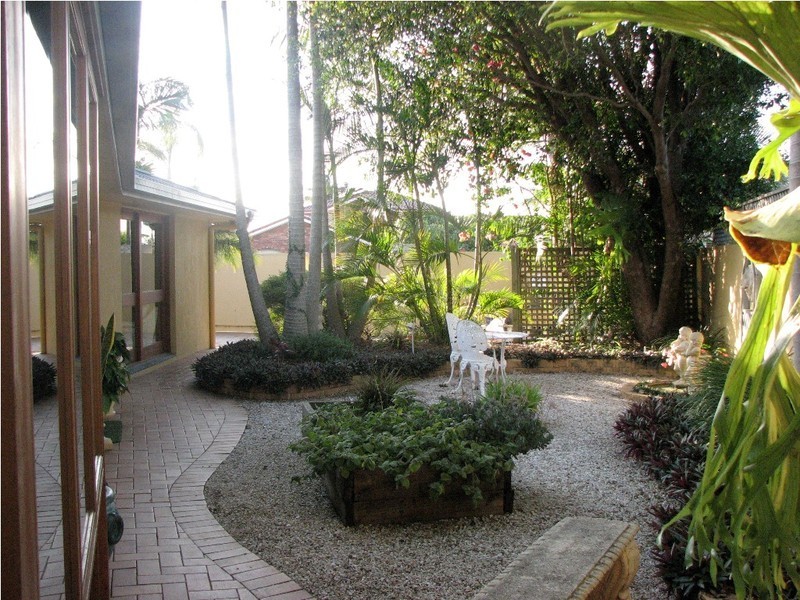 59 Oceanic Drive, Mermaid Waters QLD 4218