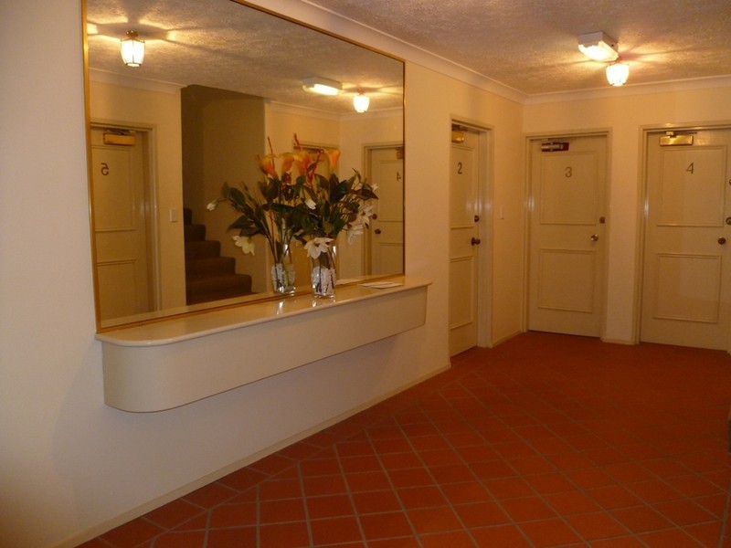 32 Ocean Street, Mermaid Beach QLD 4218