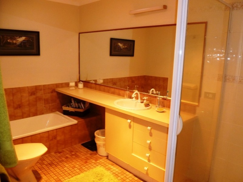 8 Pyrmont Street, Robina QLD 4226