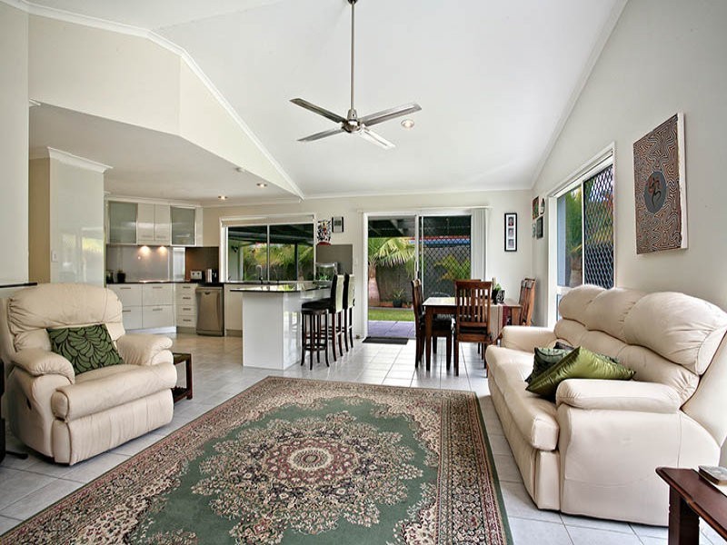 12 Kentia Court, Elanora QLD 4221