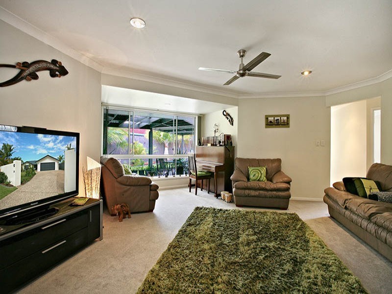 12 Kentia Court, Elanora QLD 4221