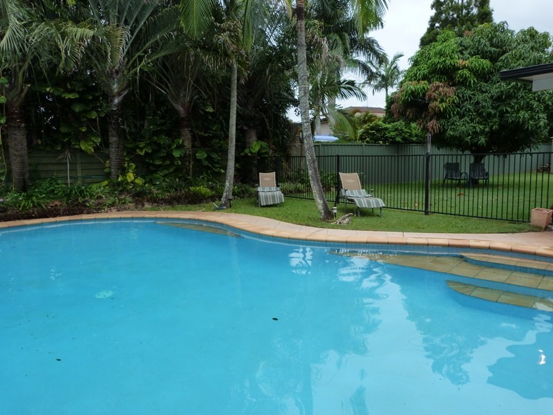 8 Sumach Place, Palm Beach QLD 4221