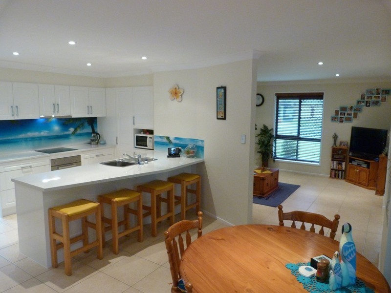 8 Sumach Place, Palm Beach QLD 4221