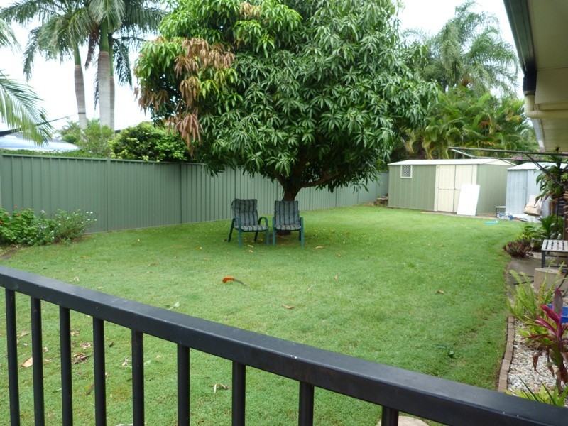 8 Sumach Place, Palm Beach QLD 4221