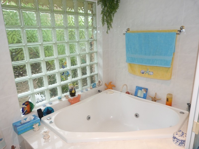 8 Sumach Place, Palm Beach QLD 4221