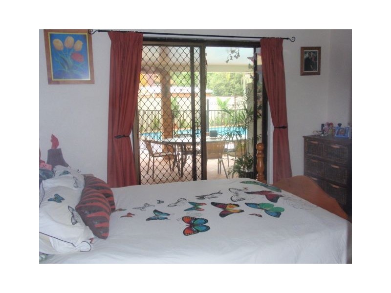 8 Sumach Place, Palm Beach QLD 4221