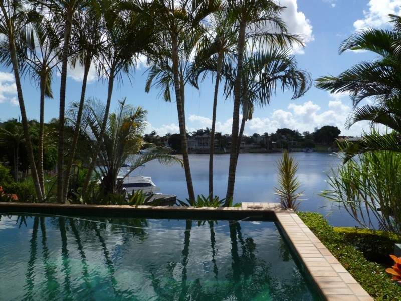 Clear Island Waters QLD 4226