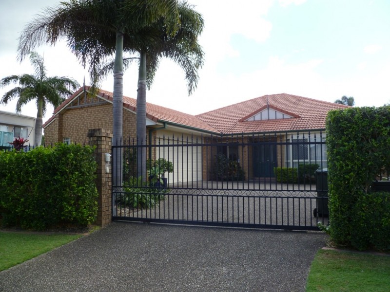 Clear Island Waters QLD 4226