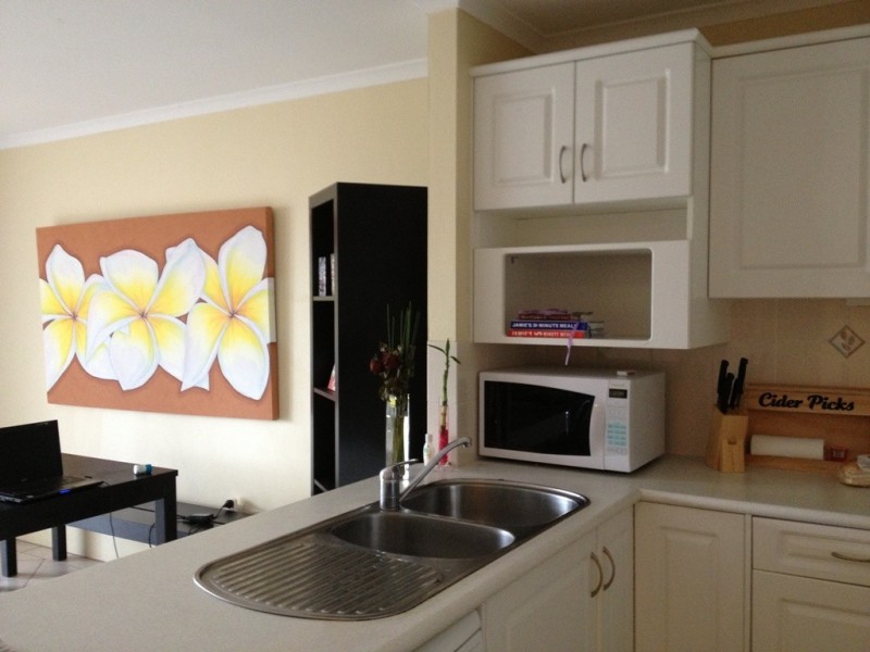 11/32 Armrick Avenue, Broadbeach QLD 4218