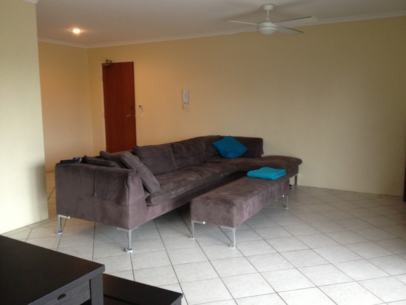 11/32 Armrick Avenue, Broadbeach QLD 4218