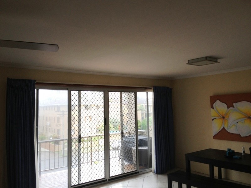 11/32 Armrick Avenue, Broadbeach QLD 4218