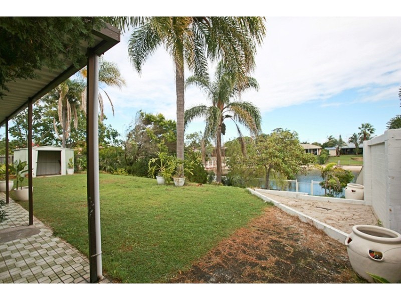 42 Alec Avenue, Mermaid Waters QLD 4218