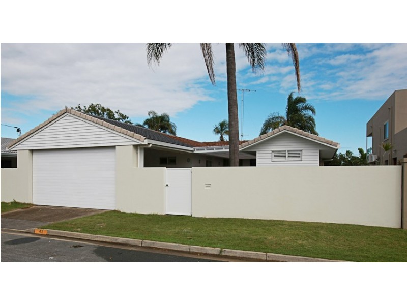 42 Alec Avenue, Mermaid Waters QLD 4218