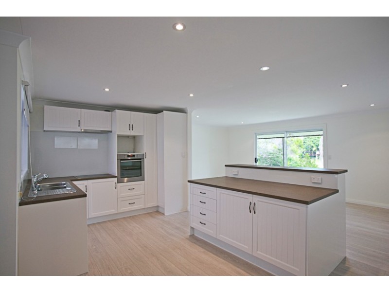 42 Alec Avenue, Mermaid Waters QLD 4218