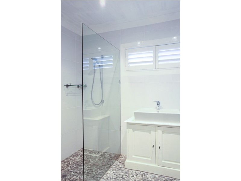 42 Alec Avenue, Mermaid Waters QLD 4218