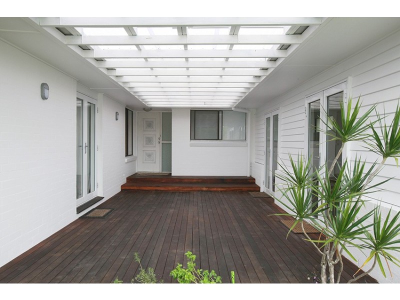 42 Alec Avenue, Mermaid Waters QLD 4218