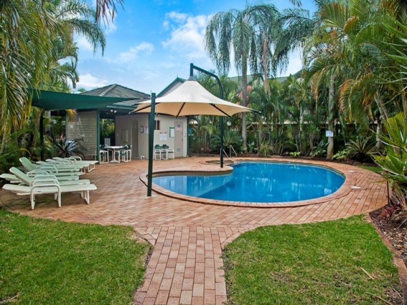 4/7 Santa Cruz Boulevard, Clear Island Waters QLD 4226