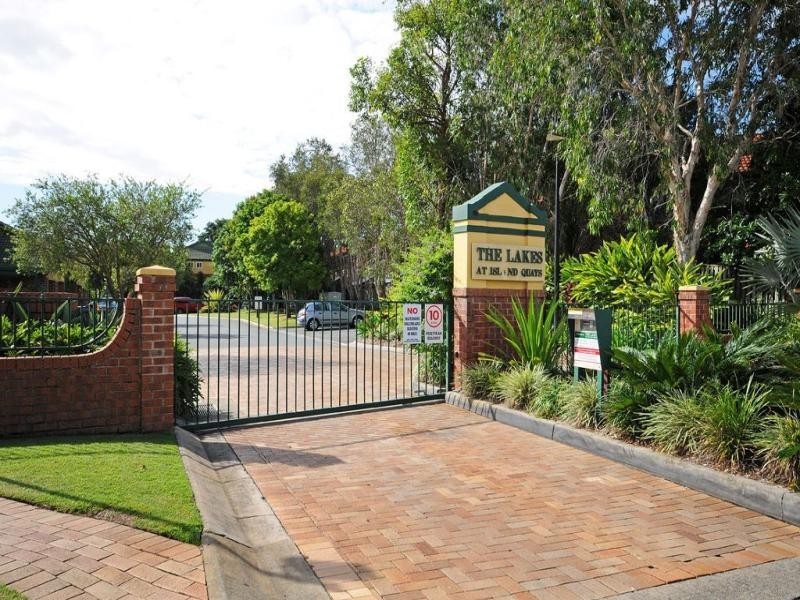 4/7 Santa Cruz Boulevard, Clear Island Waters QLD 4226