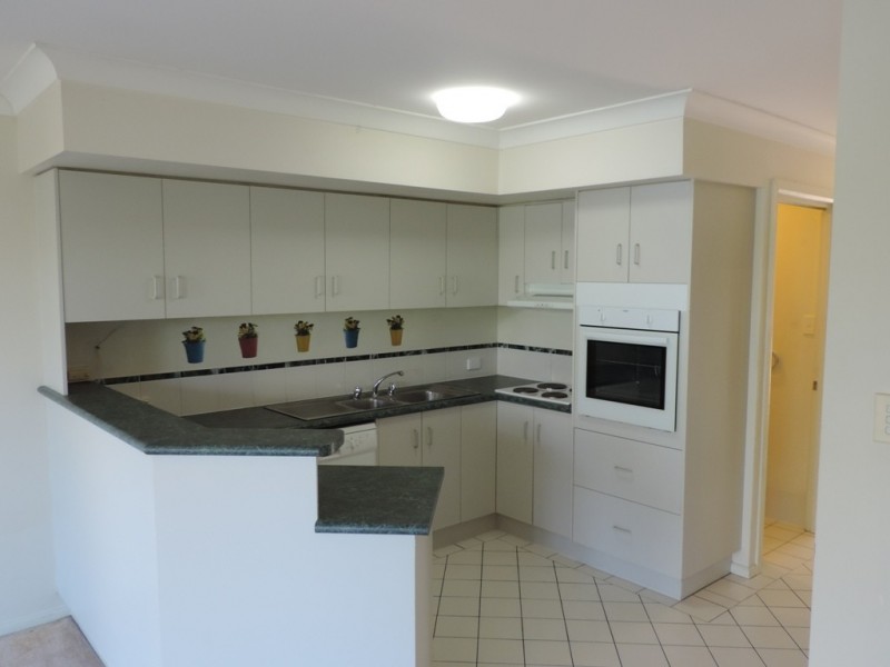 4/7 Santa Cruz Boulevard, Clear Island Waters QLD 4226