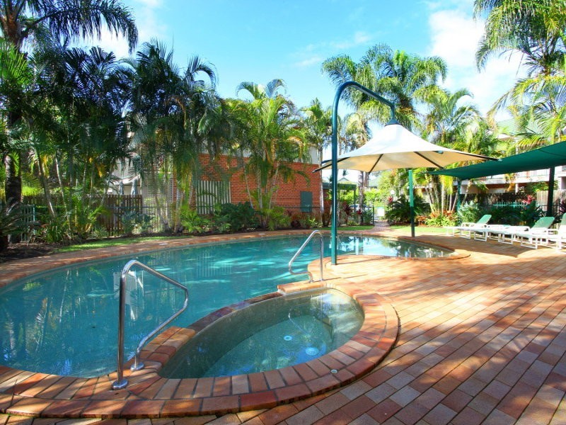 4/7 Santa Cruz Boulevard, Clear Island Waters QLD 4226