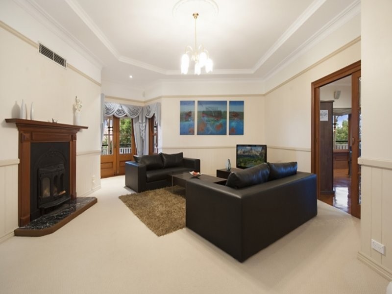 4 Westminster Boulevard, Elanora QLD 4221