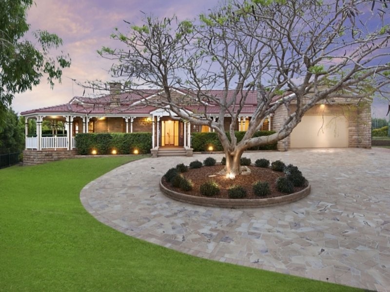 4 Westminster Boulevard, Elanora QLD 4221