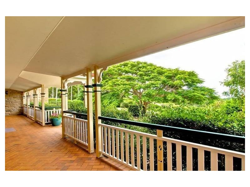 4 Westminster Boulevard, Elanora QLD 4221