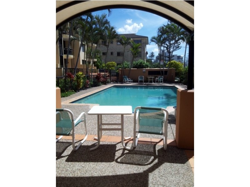 2 Fraser Avenue, Miami QLD 4220