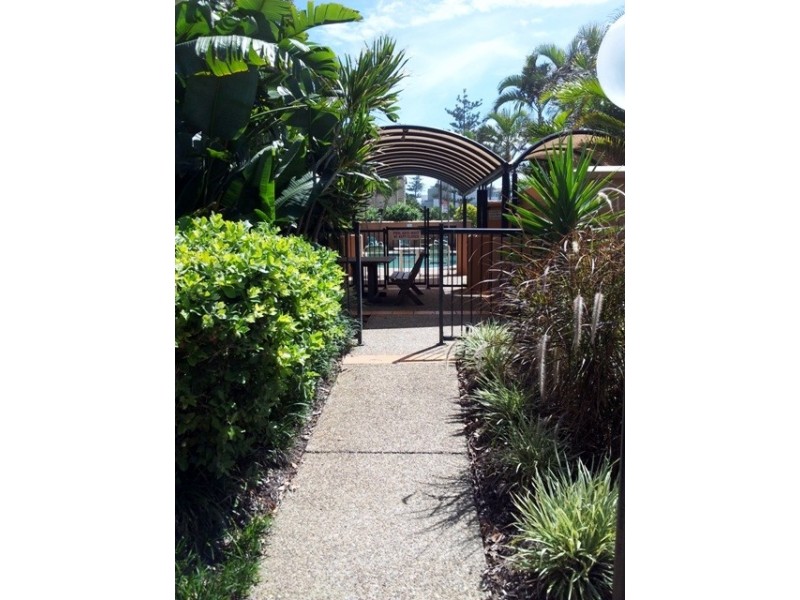 2 Fraser Avenue, Miami QLD 4220